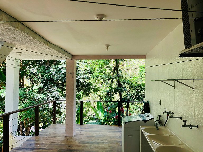 Com Piscina, 3 Suites, Cozinha e Sala de estar