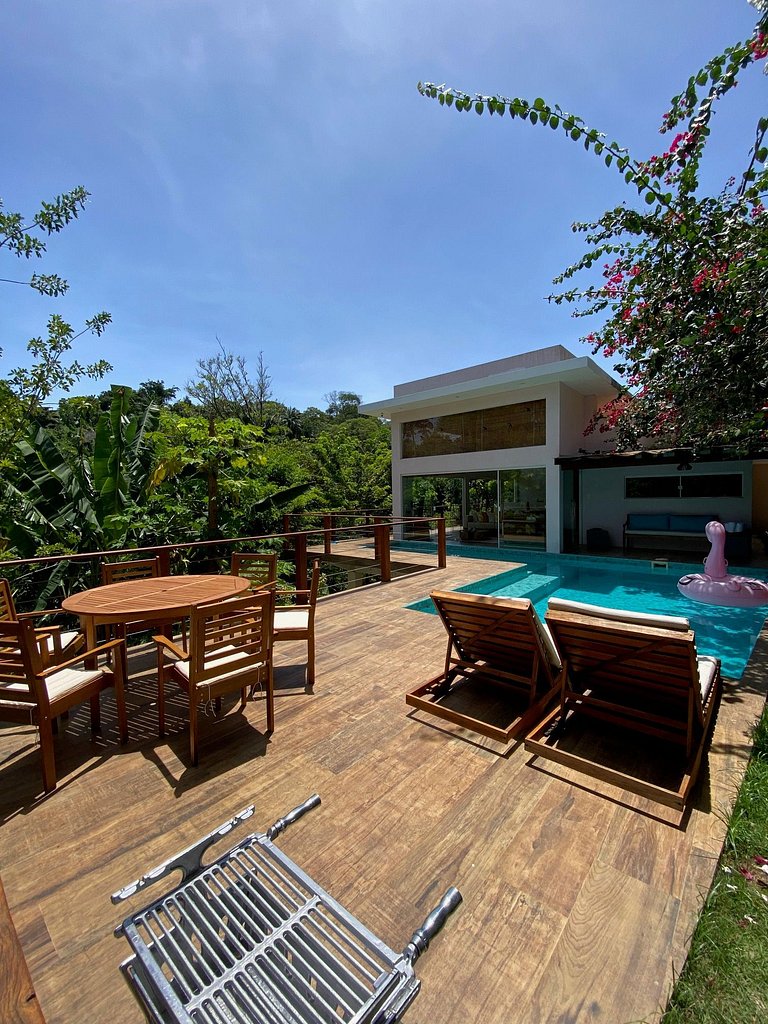 Com Piscina, 3 Suites, Cozinha e Sala de estar