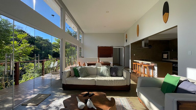 Com Piscina, 3 Suites, Cozinha e Sala de estar