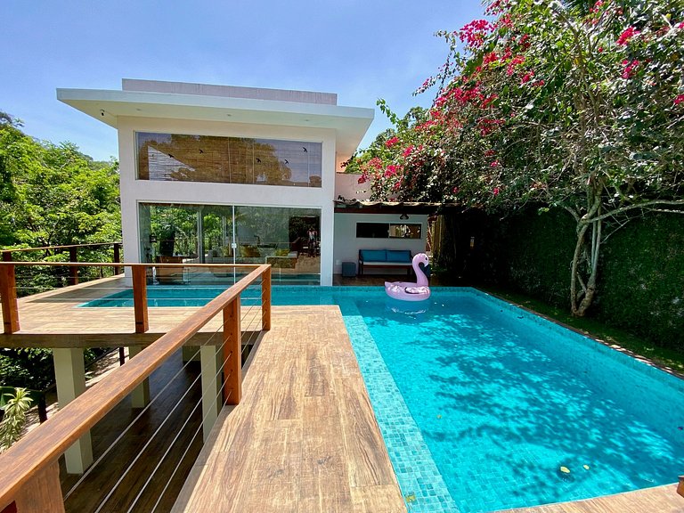 Com Piscina, 3 Suites, Cozinha e Sala de estar