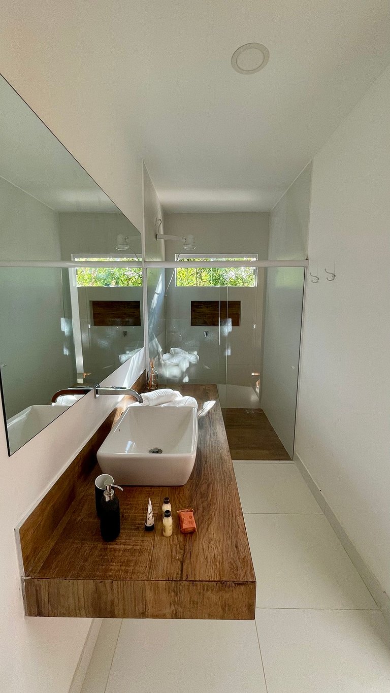 Com Piscina, 3 Suites, Cozinha e Sala de estar