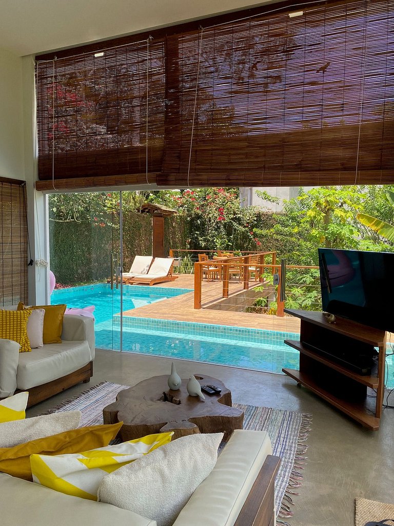 Com Piscina, 3 Suites, Cozinha e Sala de estar