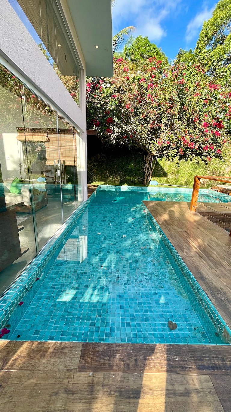 Com Piscina, 3 Suites, Cozinha e Sala de estar
