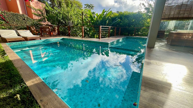 Com Piscina, 3 Suites, Cozinha e Sala de estar