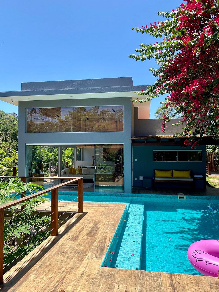 Com Piscina, 3 Suites, Cozinha e Sala de estar