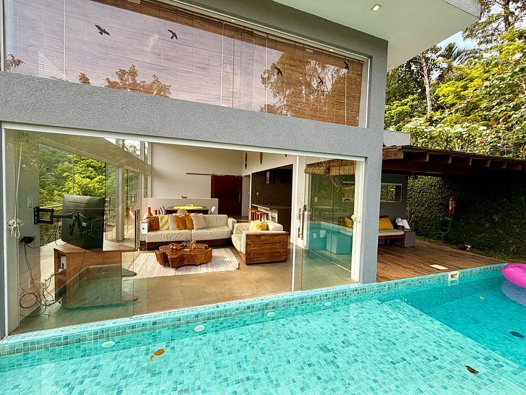 Com Piscina, 3 Suites, Cozinha e Sala de estar