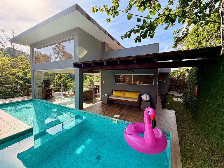 Com Piscina, 3 Suites, Cozinha e Sala de estar