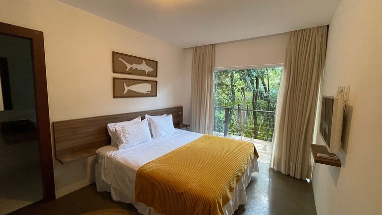 Com Piscina, 3 Suites, Cozinha e Sala de estar